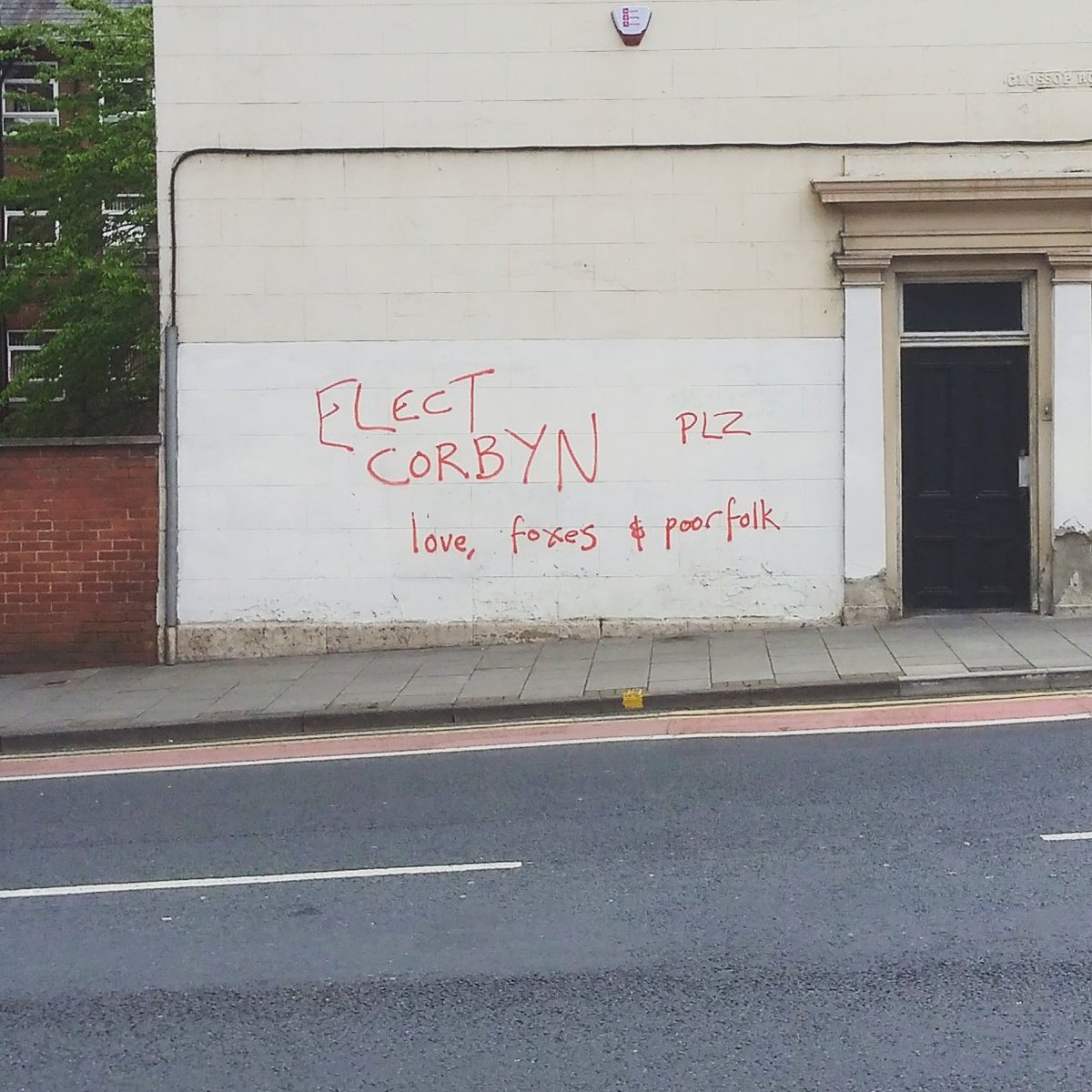 elementaladam's tweet image. If there&apos;s one thing that years spent in &amp;amp; around #Sheffield taught me it is that you should always trust the graffiti.
#GE2017 #VoteLabour