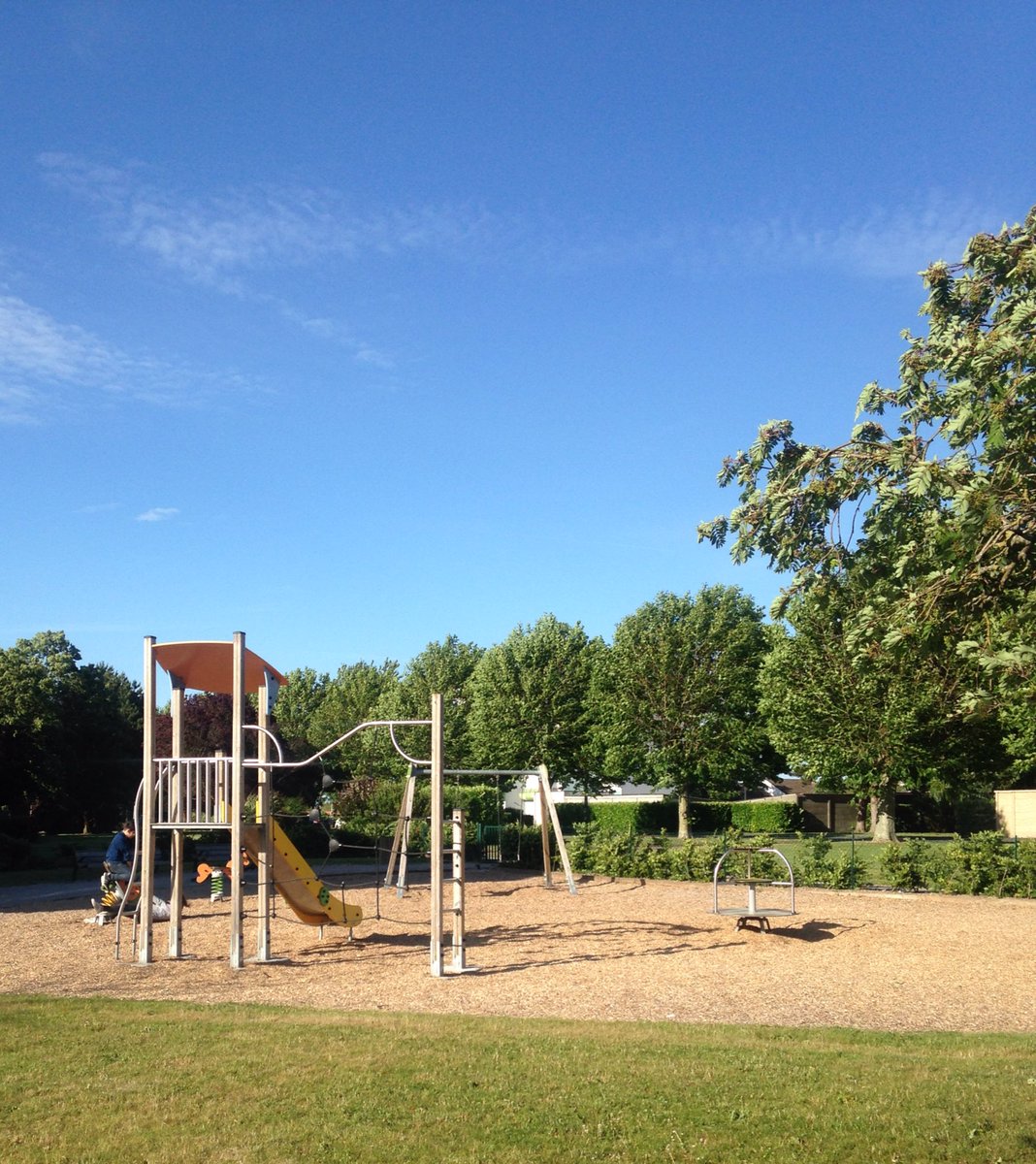 villedelabassee's tweet photo. Aire de jeux proche de la résidence Pasteur #Nord #HautsDeFrance #HDF #NPDCP #nature #découverte #enfants #balade #printemps #soleil https://t.co/POK6udDq6P
