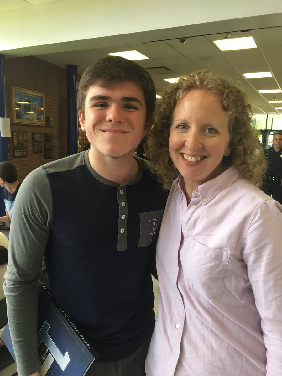 ski626's tweet photo. Junior-Senior Ice cream social! #SeniorWeek @abookforfrances @PVHSsciresearch @Classof17_PVHS https://t.co/QJxznb4f6p