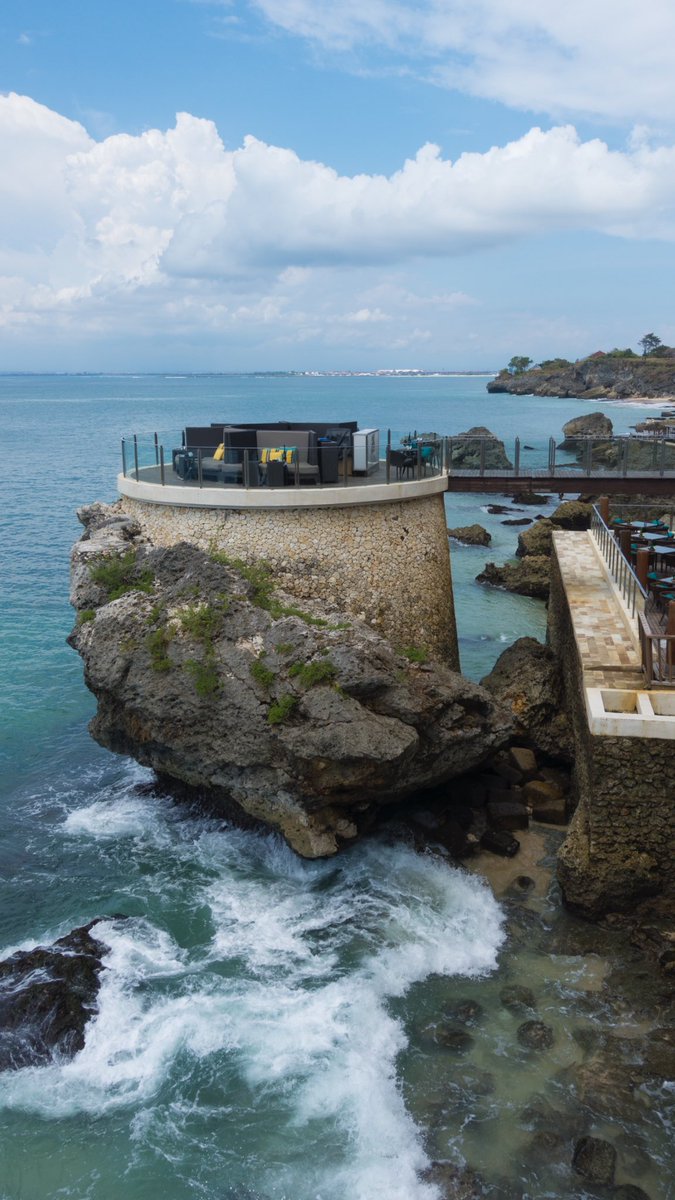 fasionate's tweet photo. One of the best place to spend your weekend @RockBarBali  @AyanaResort  #bali #travel #TravelBlog https://t.co/RoOTU8T7UE