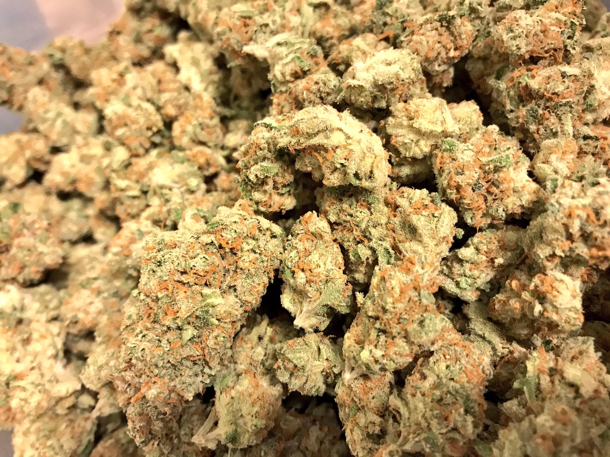 HoneyvilleLA's tweet photo. #wakeandbake #greencrack #cannabis #marijuana #meds #cannabiscures #cannabisheals #sativa #weedporn #flowers #getbuzzd ๐๐จ๐จ๐จ๐จ https://t.co/mMDGRnblf0