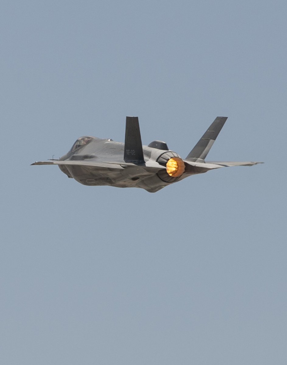 F-35 Lightning II: News thread - Page 17 DBvCa-eXoAALylr