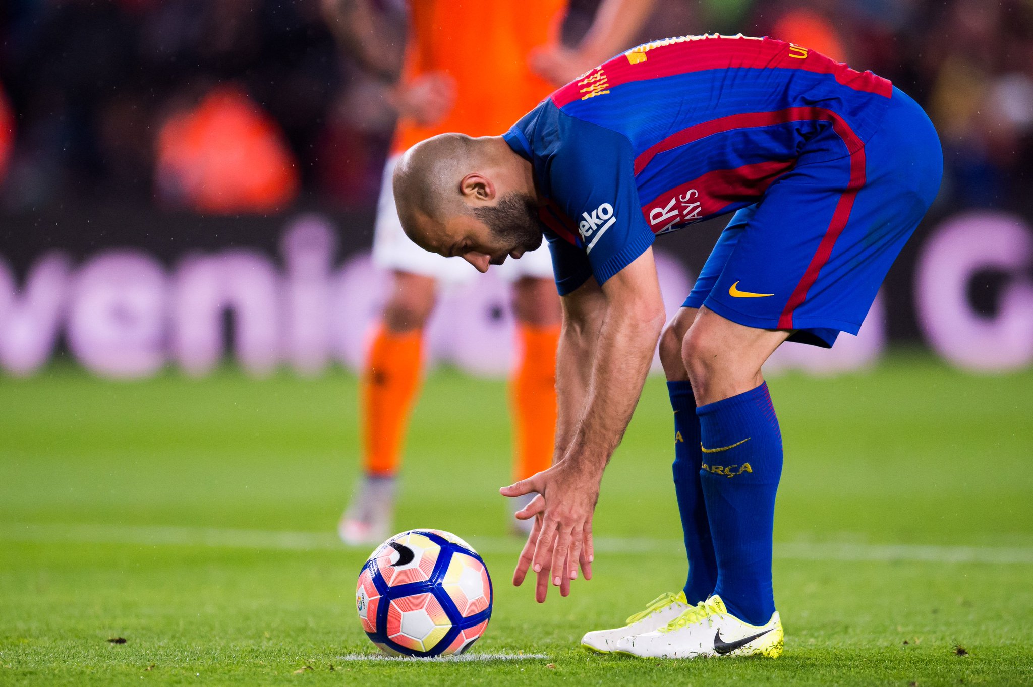 Happy 33rd birthday to Javier Mascherano!

322 games for Barcelona 17 major trophies 1 goal  