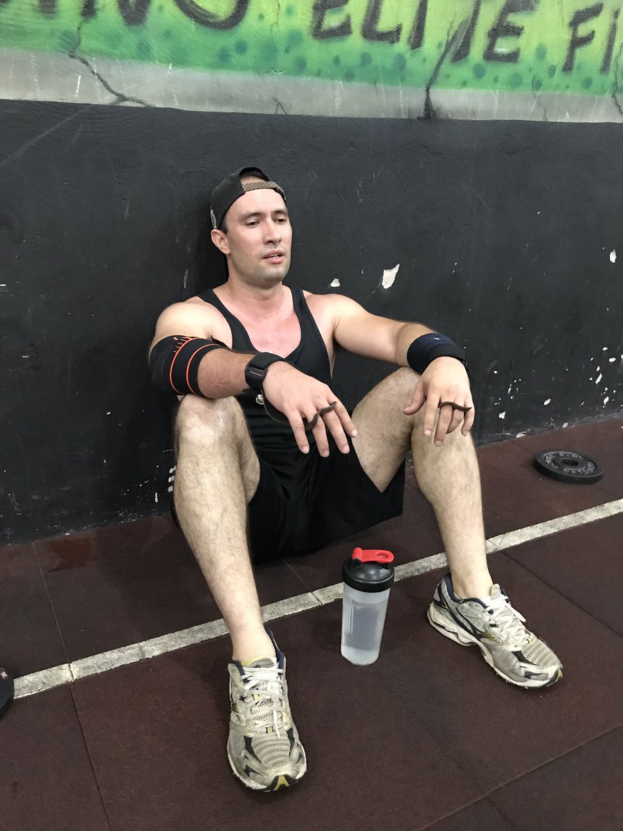 brenoablima's tweet photo. Procura-se! Há tempos sumido do Crossfit. Recompensas em Burpees. Hahaha #frango #marretacarinhosa https://t.co/5nmV0x1G6u
