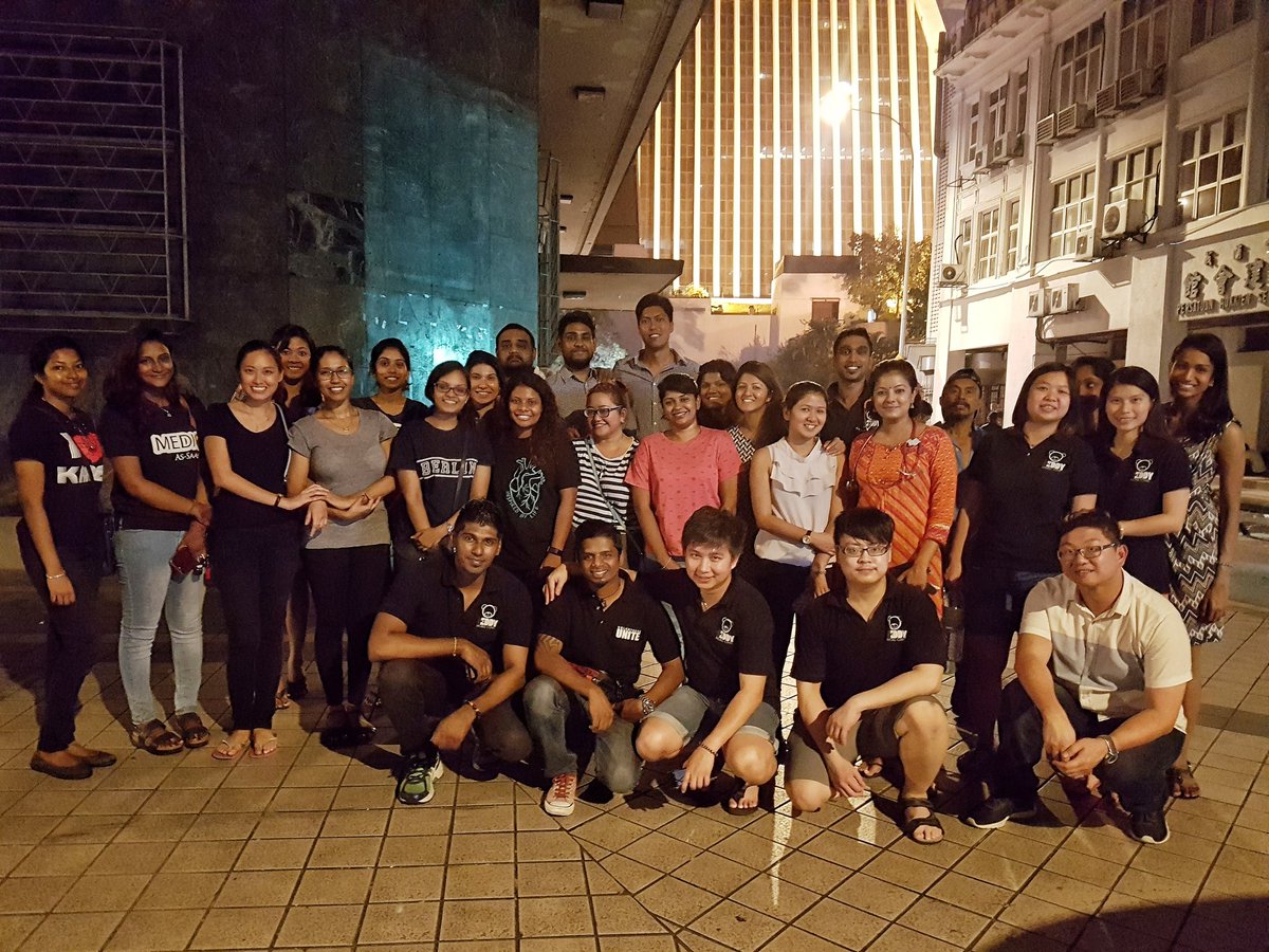 TeddyClinic's tweet photo. Our awesome team tonight!!

#teddymobileclinic
#tmc
#homeless
#charity
#teddyclinic https://t.co/JarSsV4SJw