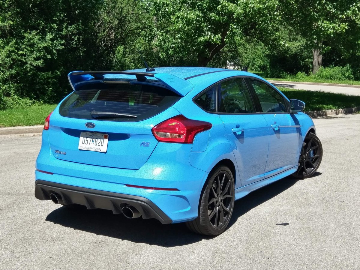 GStratonDHS's tweet photo. Already has Nitrous: #NitrousBlue #AWD $42K 350hp #turbo I-4 2016 @Ford #FocusRSmk3 #pocketRocket = #xirallicPaint https://t.co/kbbNB3aUpf https://t.co/PzHsZg4XAf