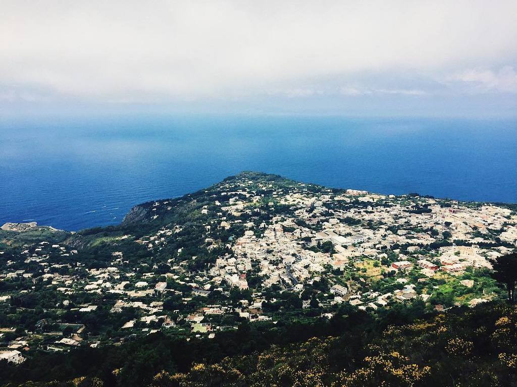 jerrit's tweet photo. Capri, the land of short pants and crazy taxis. #capri #italy #capripants #vacation https://t.co/Y6Y6Py3THc https://t.co/jg3OqLXIME