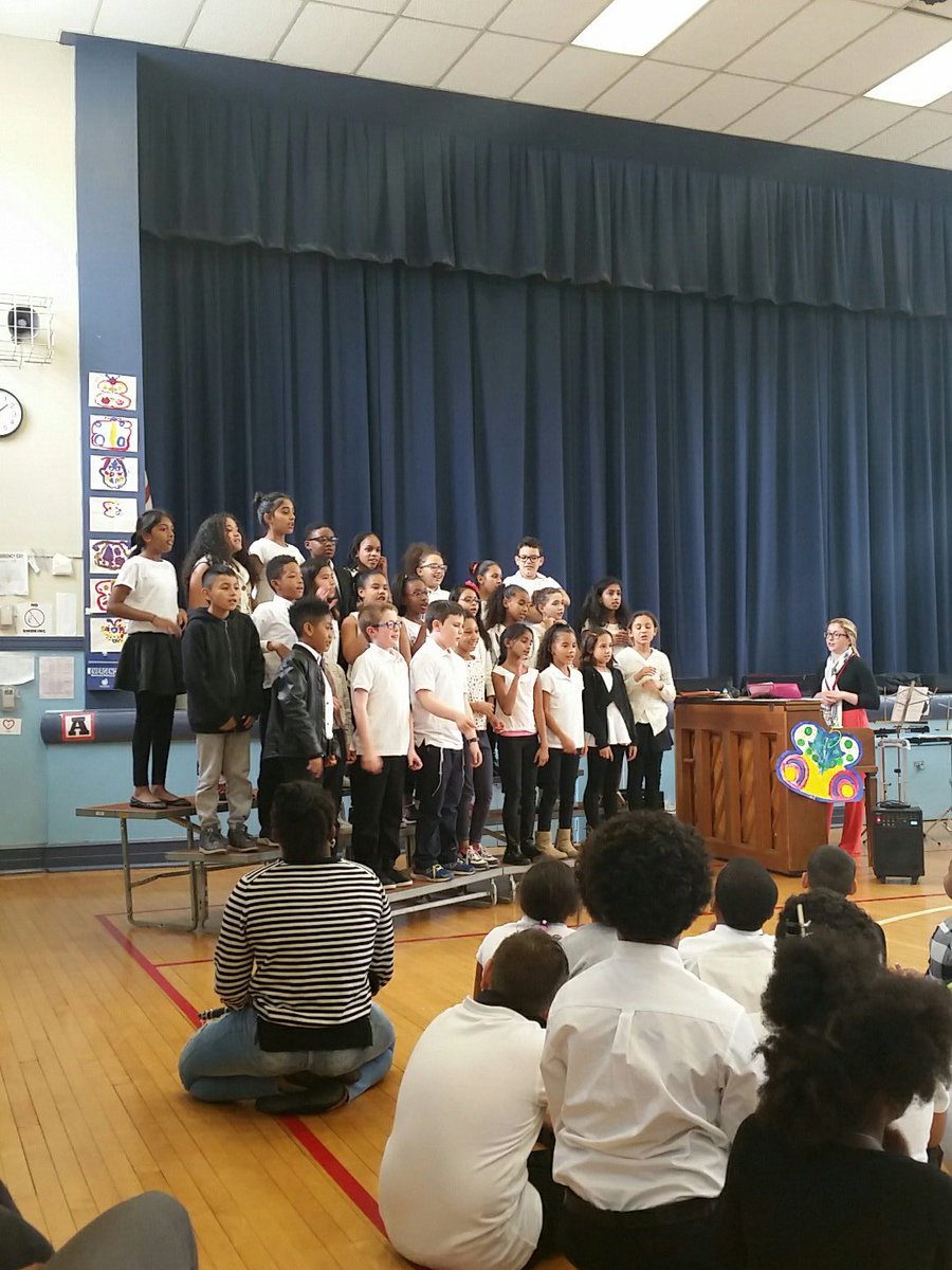 4th grade choir kicks off our concert!