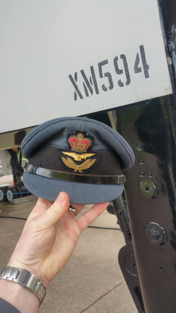 ROD558's tweet photo. Time for a bit of V Force - Vulcan XM594 via @NewarkAirMus - Cap via Sqdn Ldr @JohnWri1 during #NAMtributetoVForce 2016 #twitterVforce https://t.co/S7y36dWMq0