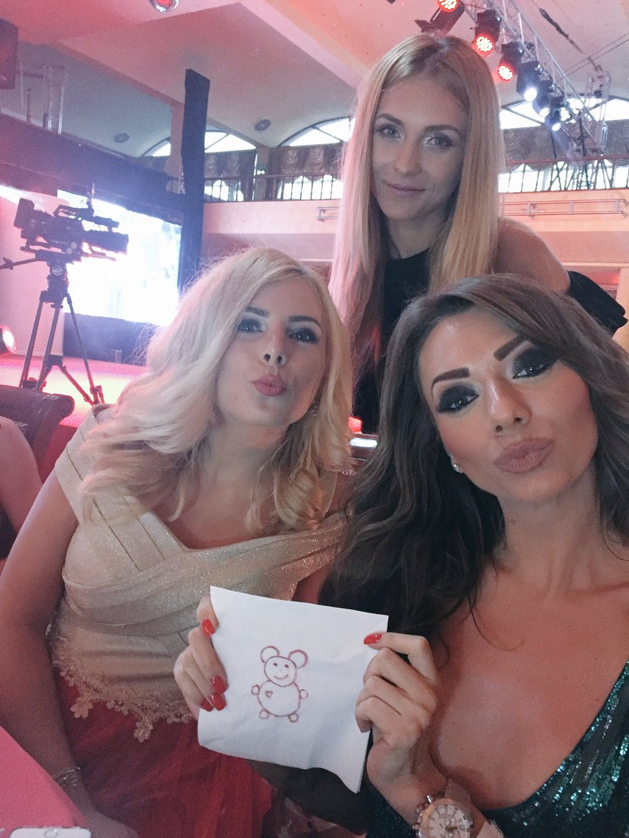 Charm_Group's tweet photo. For our fav one, @HuggyBeare 💗💗
Crossed fingers, Ok???? 😍😍❤️
@AWSummitCom
#awsummit17 https://t.co/n6dpFW0rjm