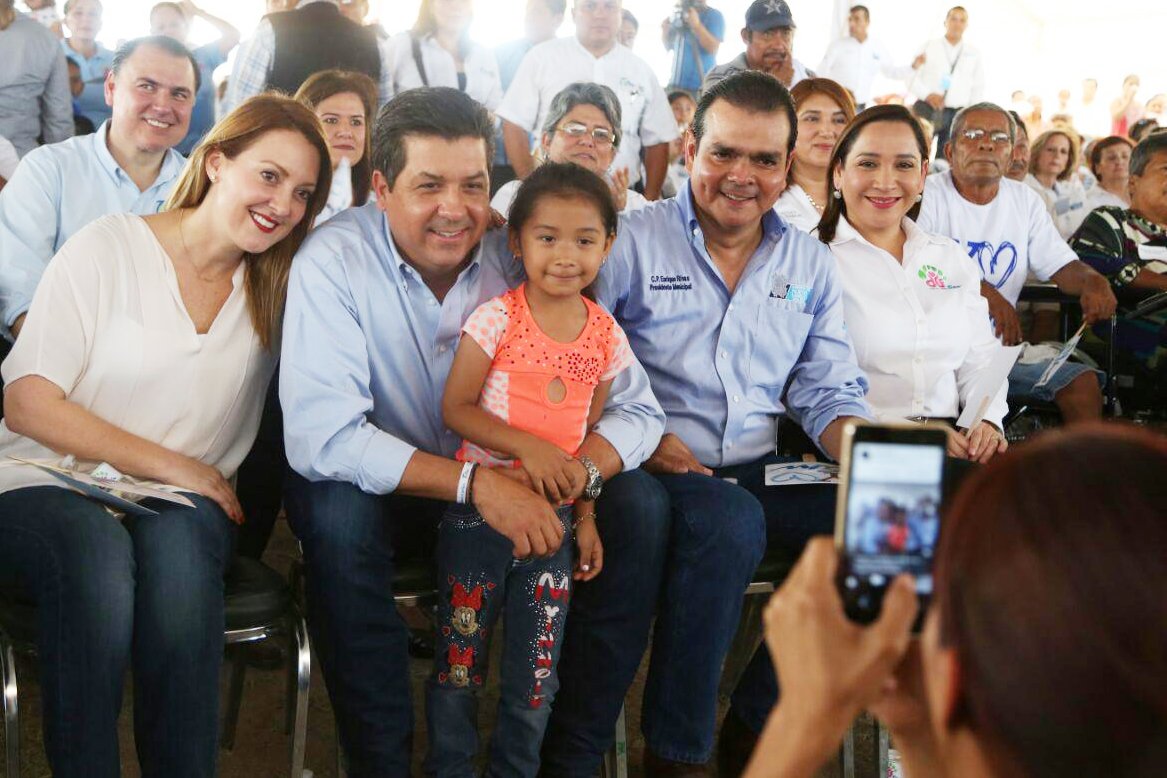fgcabezadevaca's tweet photo. Gracias a este programa, las familias tamaulipecas pueden realizar trámites de 8 Srías. de Gobierno en un mismo lugar cerca de sus hogares. https://t.co/2hJRQ8NaQg