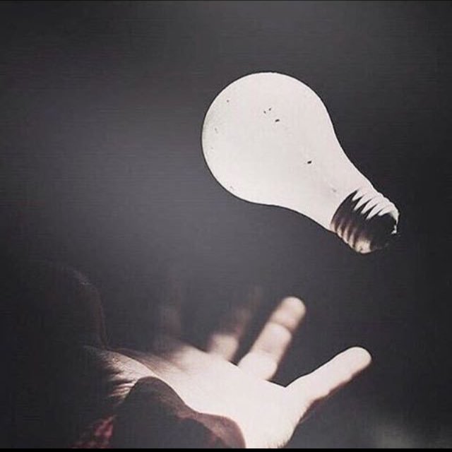 عجباً ايها الليل .. يقولون انك هادئ .. 

وفيك تصرخ كل القلوب

.

.
.🍂#ثامر