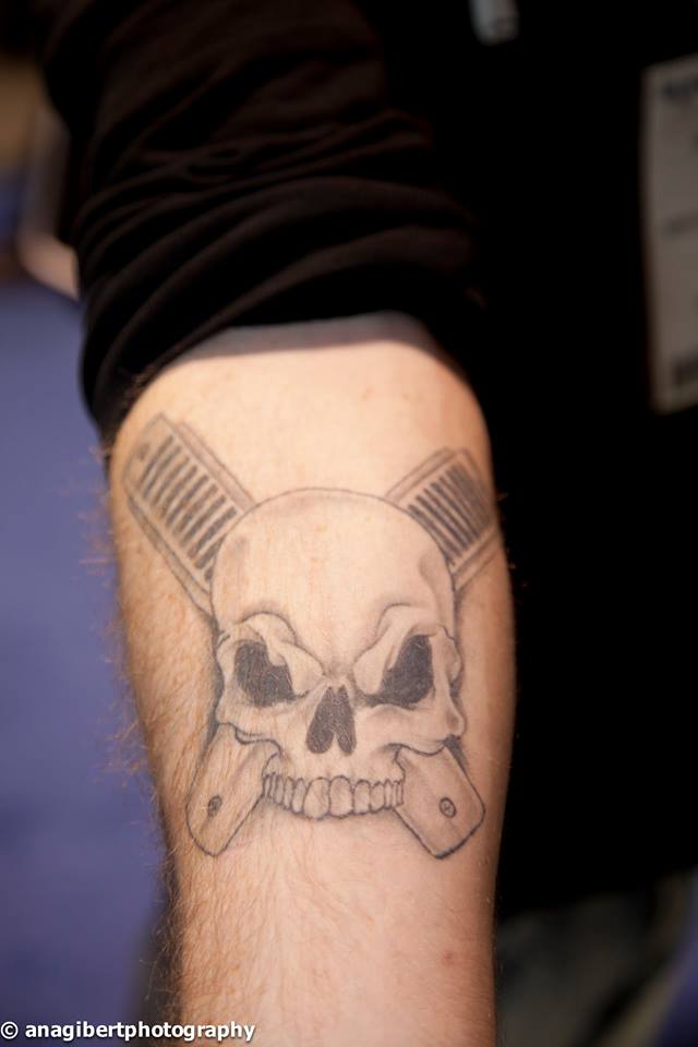 royerlabs's tweet photo. That's a pair of R-121's you don't see every day! #Tattoo #Royer #MattRussell https://t.co/5r9nOpX9VW