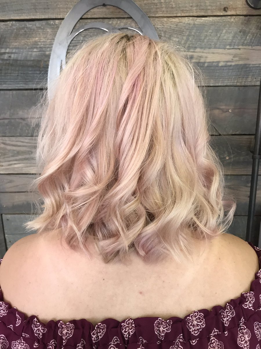 Hannahbeautyy_'s tweet photo. Pretty pink color wash🌸 #rootssalon https://t.co/WcuDsIWsgC