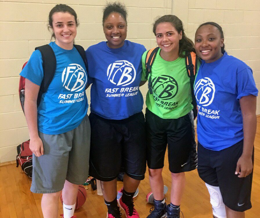 ChiHoopsExpress's tweet photo. #CHE💪 🏀 - Shout out to Kimberly Coleman. Full time job, grad school, coaching at Trinity and coaching with CHE & still hoopn #stayonyogrind https://t.co/9PIsB3wDOW