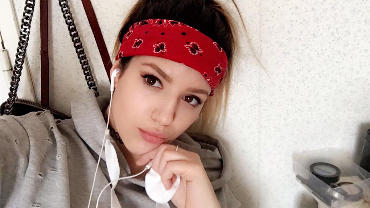 Soniaxh's tweet image. Improvisation du bandeau pour s'demaquillier #BLOODSGANG