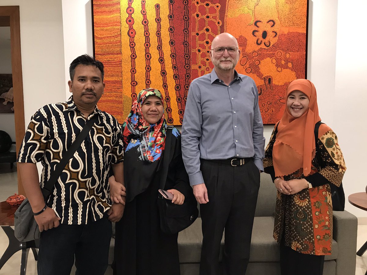 asmanadia's tweet photo. Bbrp foto dari acara buka puasa bersama @DubesAustralia kemarin. Turut hadir rekan-rekan penulis dan tokoh masyarakat. #ramadhan #ifthor https://t.co/j4DhOX1PYa