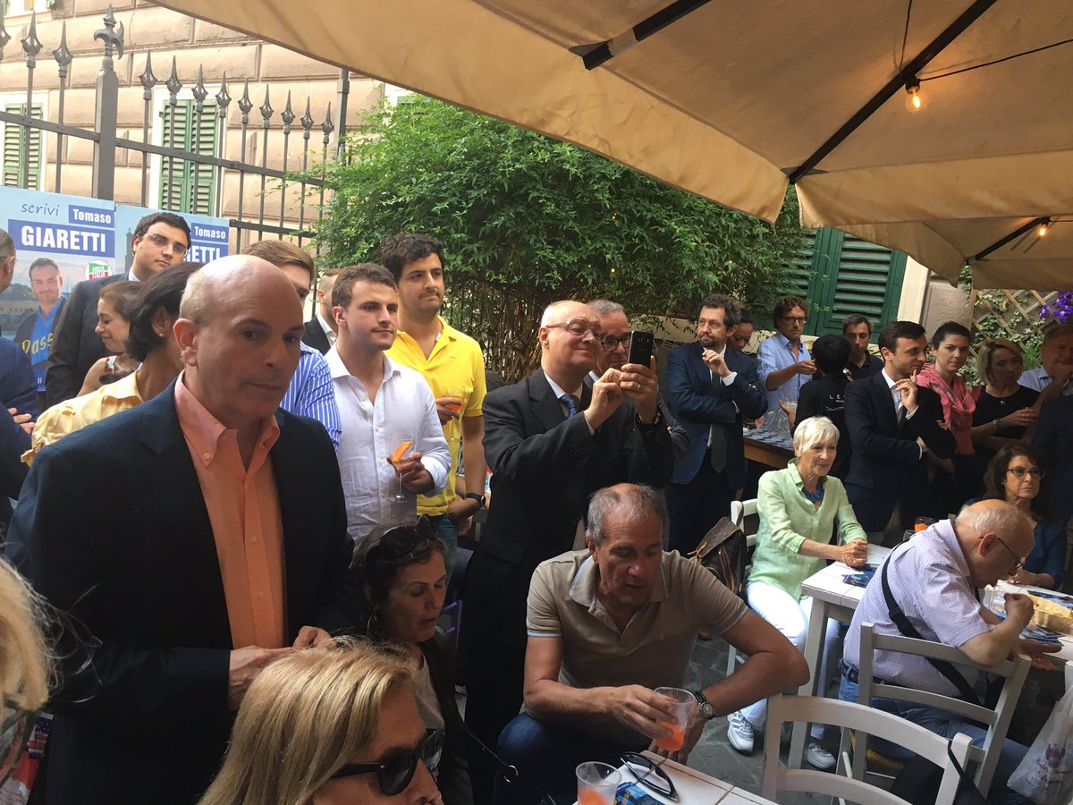 GiovanniToti's tweet photo. C'è voglia di cambiamento anche tra i #giovani genovesi che vogliono riprendersi Genova #cambiamoinsieme #buccisindaco https://t.co/qgsF878OzI