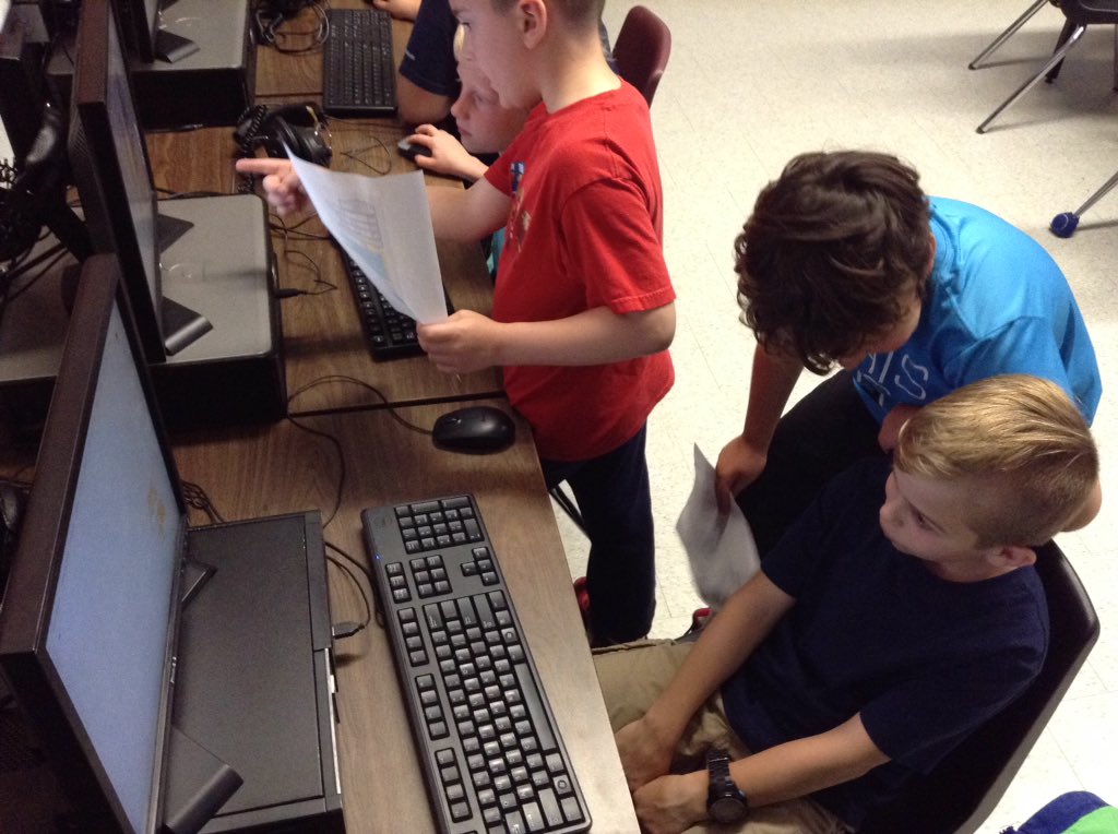 MrKSDyck's tweet image. Tech. Action Team assist student guests with a @scratch coding session @PortWellerPS. #CanadaLearningCodeWeek @canlearningcode #CLC150