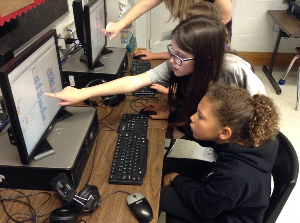 MrKSDyck's tweet image. Tech. Action Team assist student guests with a @scratch coding session @PortWellerPS. #CanadaLearningCodeWeek @canlearningcode #CLC150