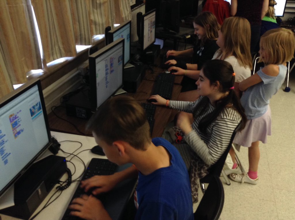 MrKSDyck's tweet image. Tech. Action Team assist student guests with a @scratch coding session @PortWellerPS. #CanadaLearningCodeWeek @canlearningcode #CLC150