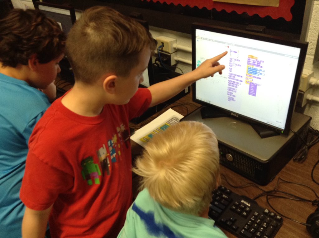 MrKSDyck's tweet image. Tech. Action Team assist student guests with a @scratch coding session @PortWellerPS. #CanadaLearningCodeWeek @canlearningcode #CLC150