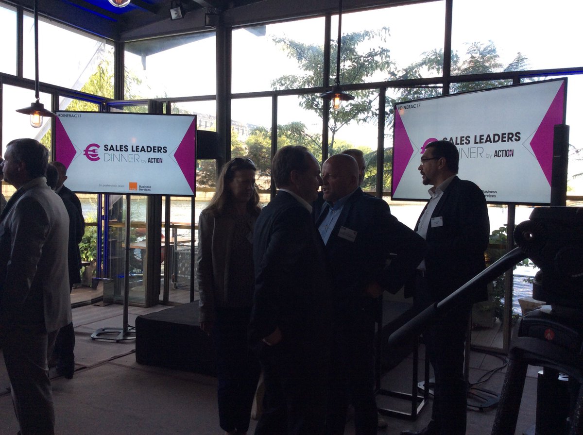 Actionco_fr's tweet photo. Soirée #networking entre managers commerciaux aux Jardins du Pont Neuf pour le #dinerAC17 https://t.co/dSDLXFqoYM