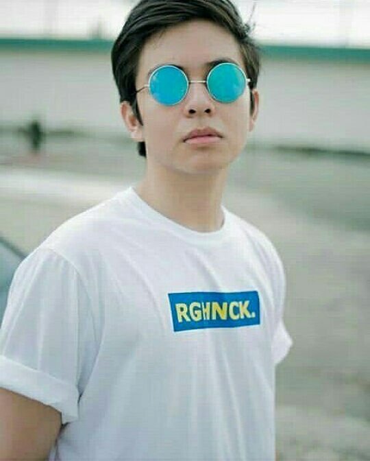 Aku takkan mencari yg sempurna, karna aku juga bukan orang yg sempurna..
Aku uda cukup bahagia mendapatkan cintamu❤❤