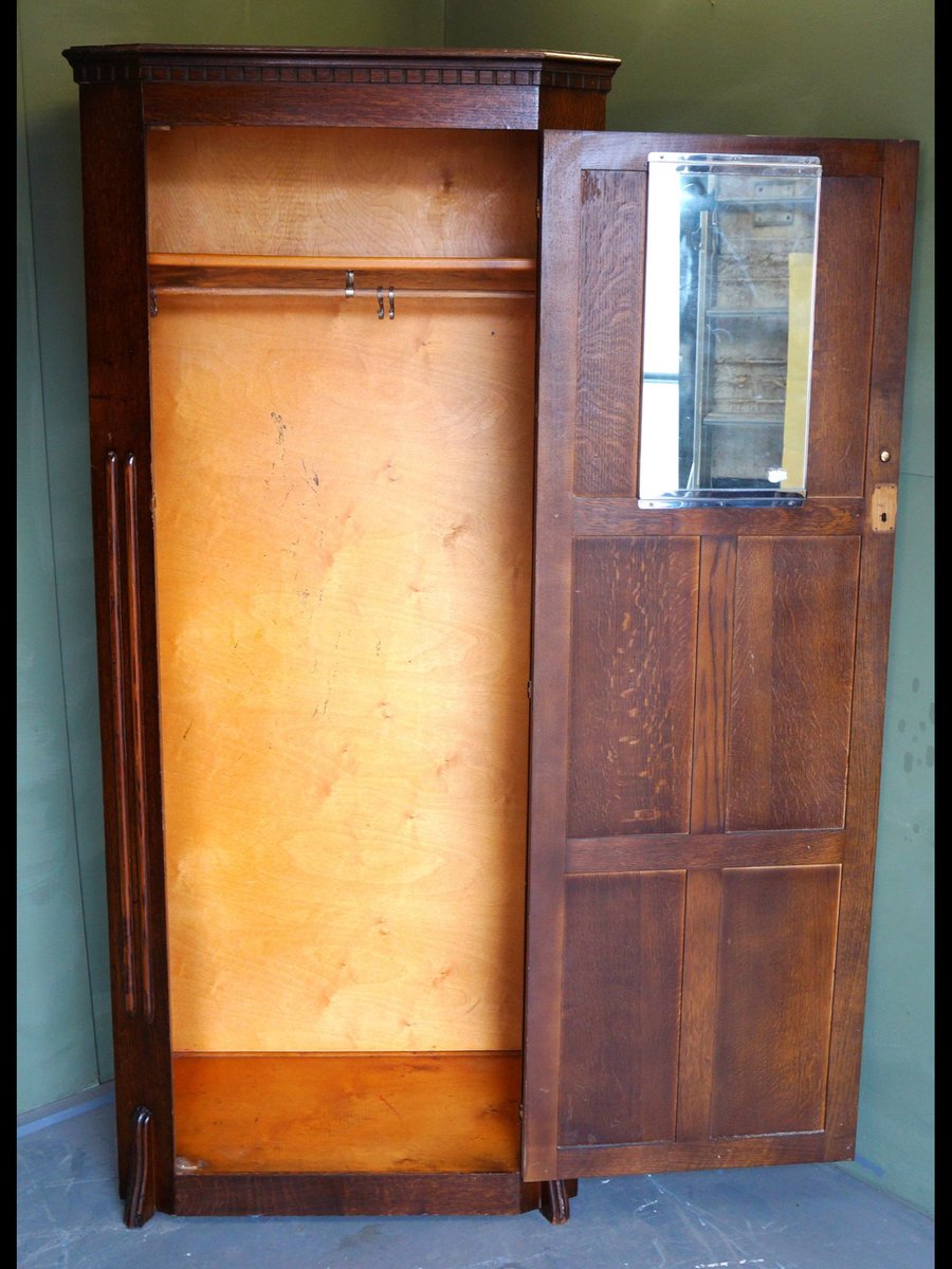 SMTantiques's tweet photo. Antique Oak Single Door Compact Wardrobe with Linen Fold Decoration #antique #oak #compact #wardrobe #linenfold https://t.co/Bgqxl2E63W
