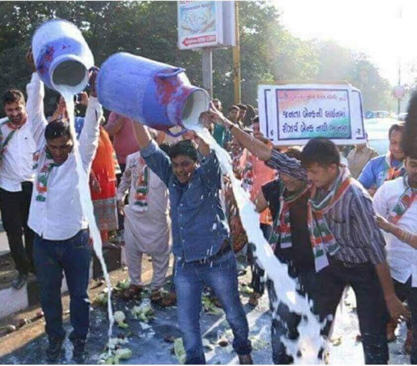 SirJadeja's tweet photo. #CongressKaKhooniKhel EXPOSED!They Can Stoop So Low To Play With Life Of Poor Farmers.Shame On Hypocrites.#FarmersFaceBullets #FarmersStrike https://t.co/N4OlPHbo57