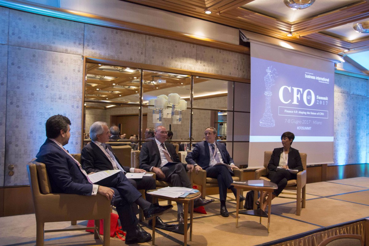Roundtable a #cfosummit su #impresa 4.0 con Dallocchio, Ghizzoni, Mannozzi, Muratore e Tron