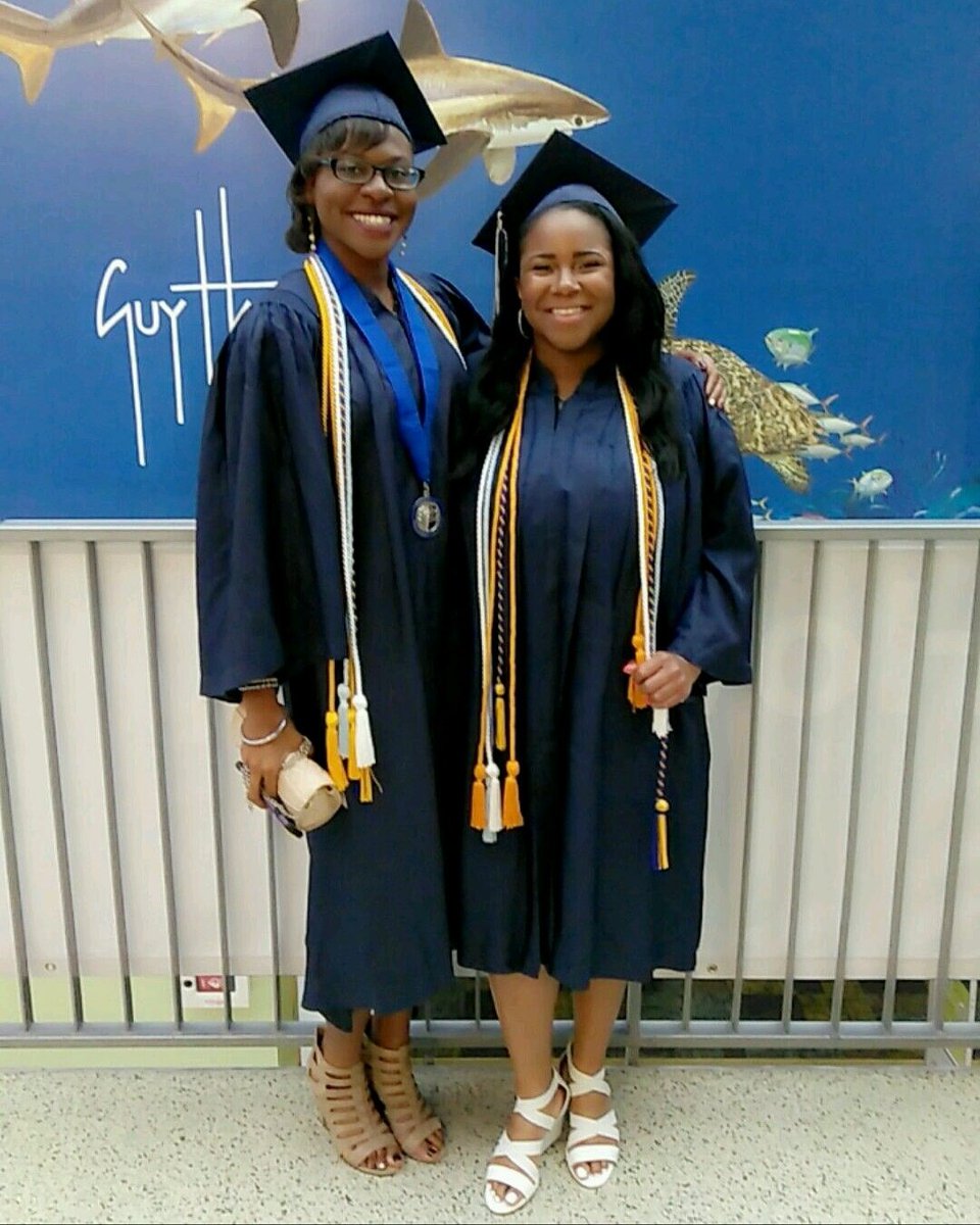 ShortXperiences's tweet photo. @MyMy_trinigyal We Did It, We Made It, And We Killed It!!!! So Blessed To Finally Be Done ππ #miramargrad #classof2017 #IB https://t.co/bgQd27b6AC