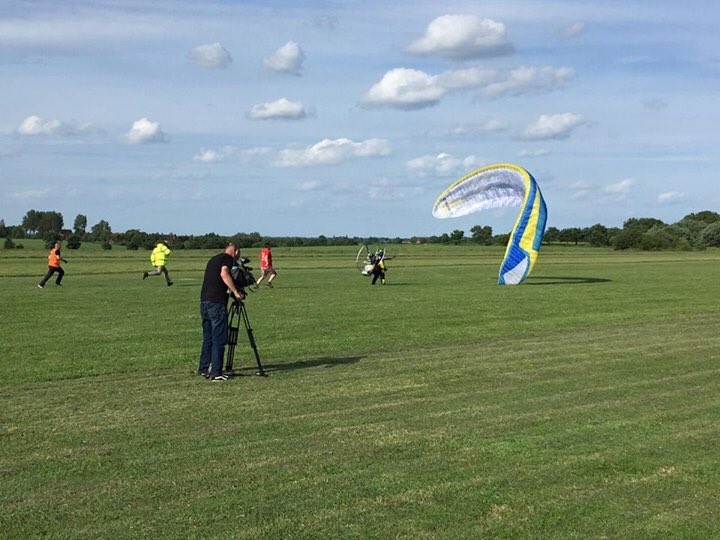 RAFHangPara's tweet photo. The Eagle has landed! Giles Fowler has flown Coast to Coast (465km) in 5 hrs 30! What a fantastic effort and for an amazing cause @CR_UK https://t.co/yYckKBsc5X