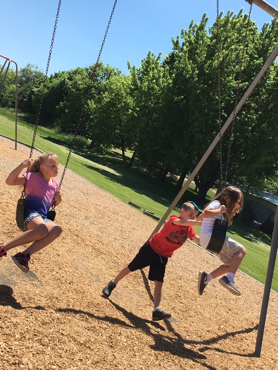 FirstiesMES's tweet photo. "X-tra" recess for X Day! @MsJorgesMES #ABCcountdown #theMESway https://t.co/3lDCkApTkA