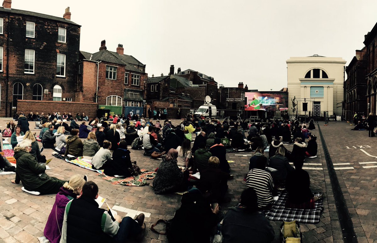 VisitHull's tweet photo. Hello @RoyalOperaHouse #BPBigScreens from Hull UK City of Culture 2017. We're ready and waiting! https://t.co/JTVHrwylqr