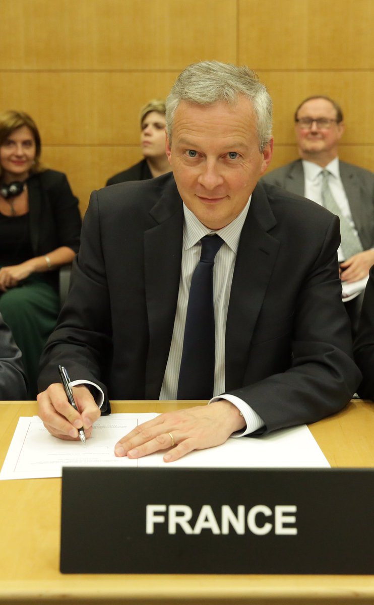 BrunoLeMaire's tweet photo. La lutte contre l'optimisation fiscale internationale est essentielle : je me réjouis de signer le 1er traité fiscal multilatéral @OCDE_fr https://t.co/g5nu4w2Gp9