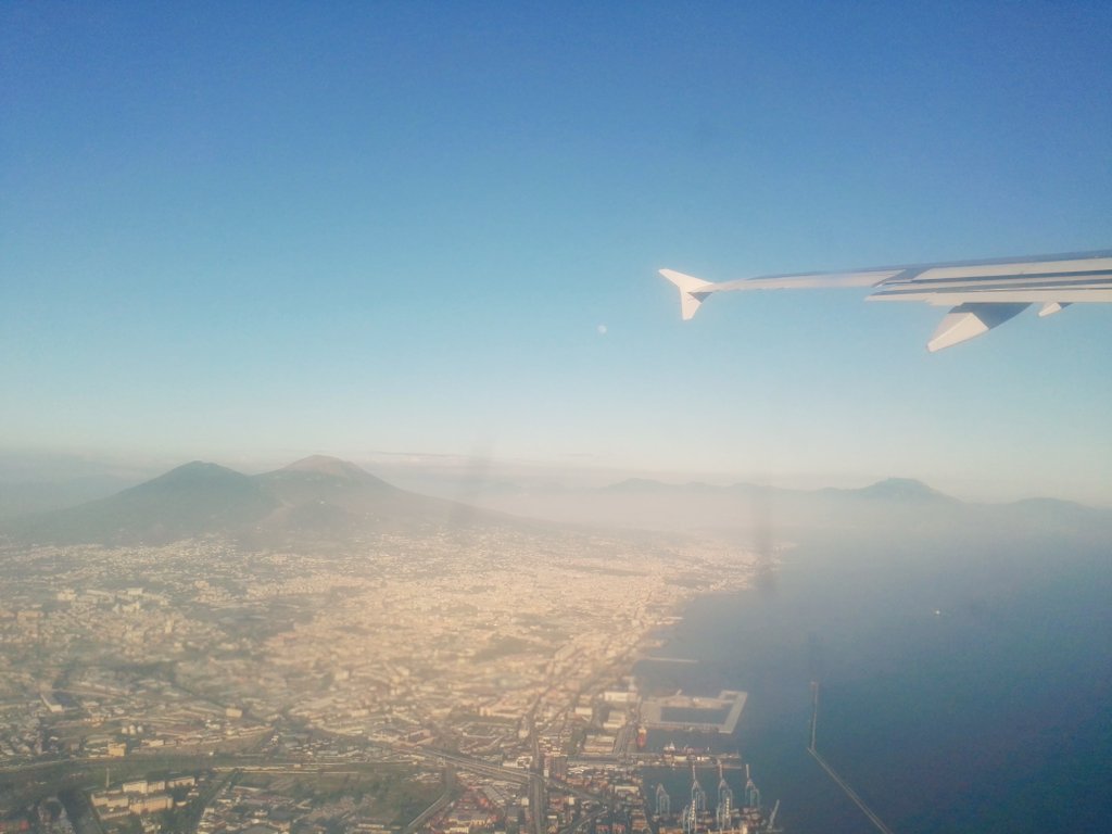 CorradoSciutto's tweet photo. #napoli from the sky https://t.co/L3DGktfFYM
