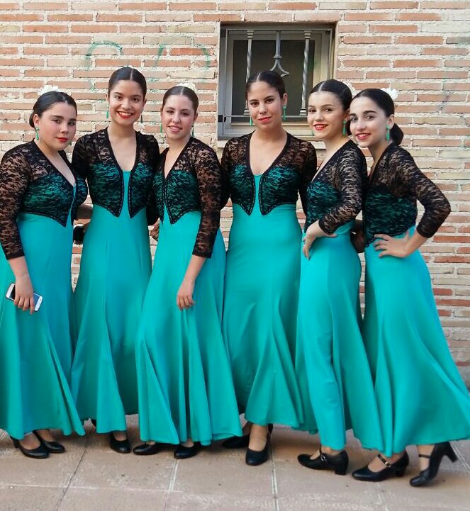 castanuelas_com's tweet photo. #Gitaneando siempre gitaneando #RafaelFarina #Flamencas profesionales 😍 #Festival #findecurso vestidas de #Soleares #losPalosdelFlamenco🔥 https://t.co/8zVpSi4qHO