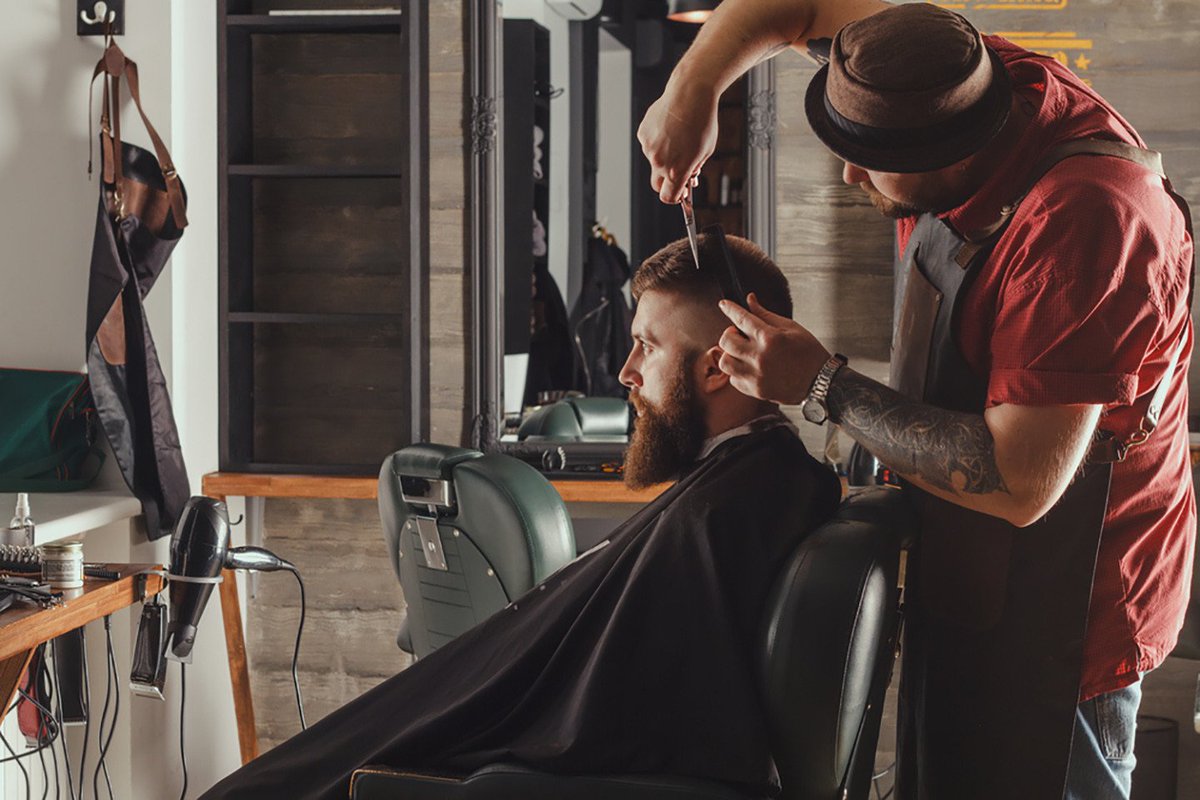 ShowcaseShears's tweet photo. Another day at the office. Who doesn't like their barber? (nobody, we all like our barbers) #barber #barbershop https://t.co/k22zypAB3q