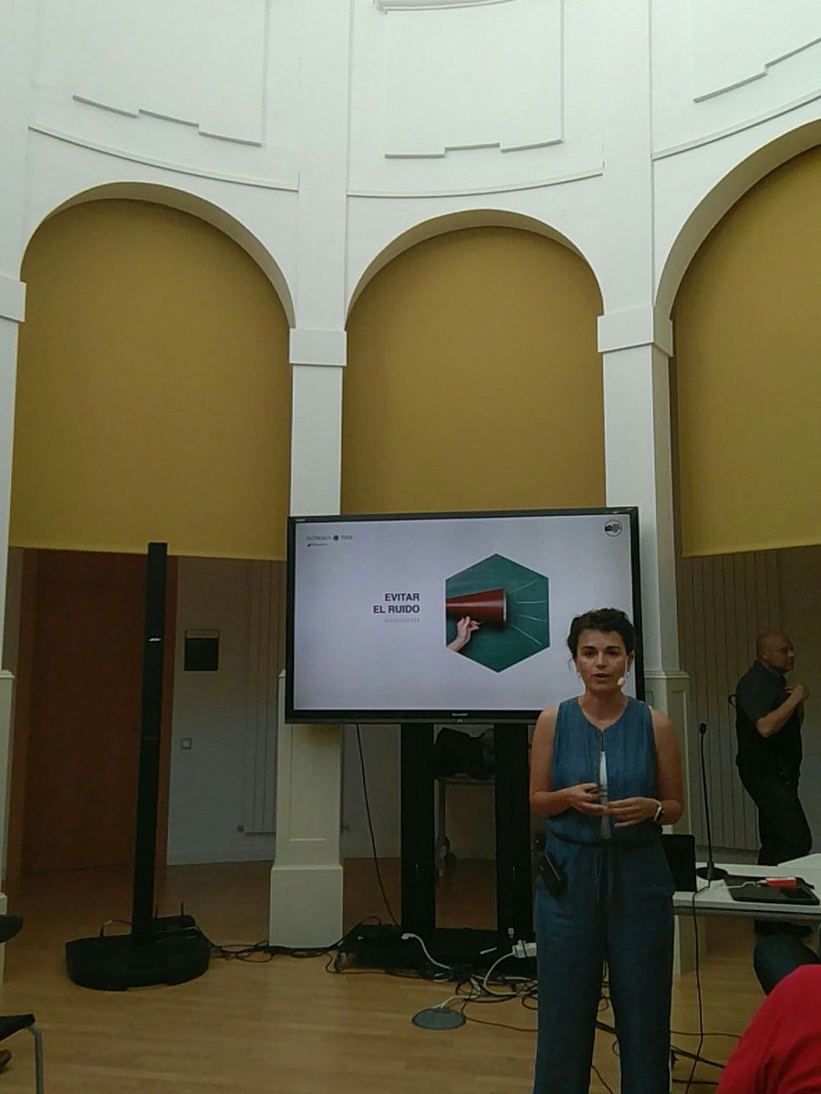 MaxAntipov's tweet photo. @Nagodelos habla con datos! #databeerseus https://t.co/hk6E6BIJTI
