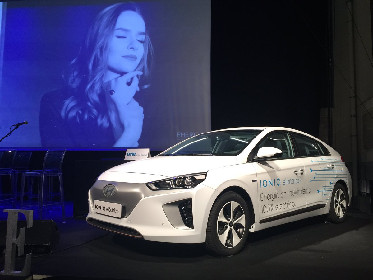 Hoy nuestra #GeneraciónIONIQ se viste de gala para los #PremiosLifeStyle con <a href="/larazon_es/">La Razón</a> #StayTuned 😊