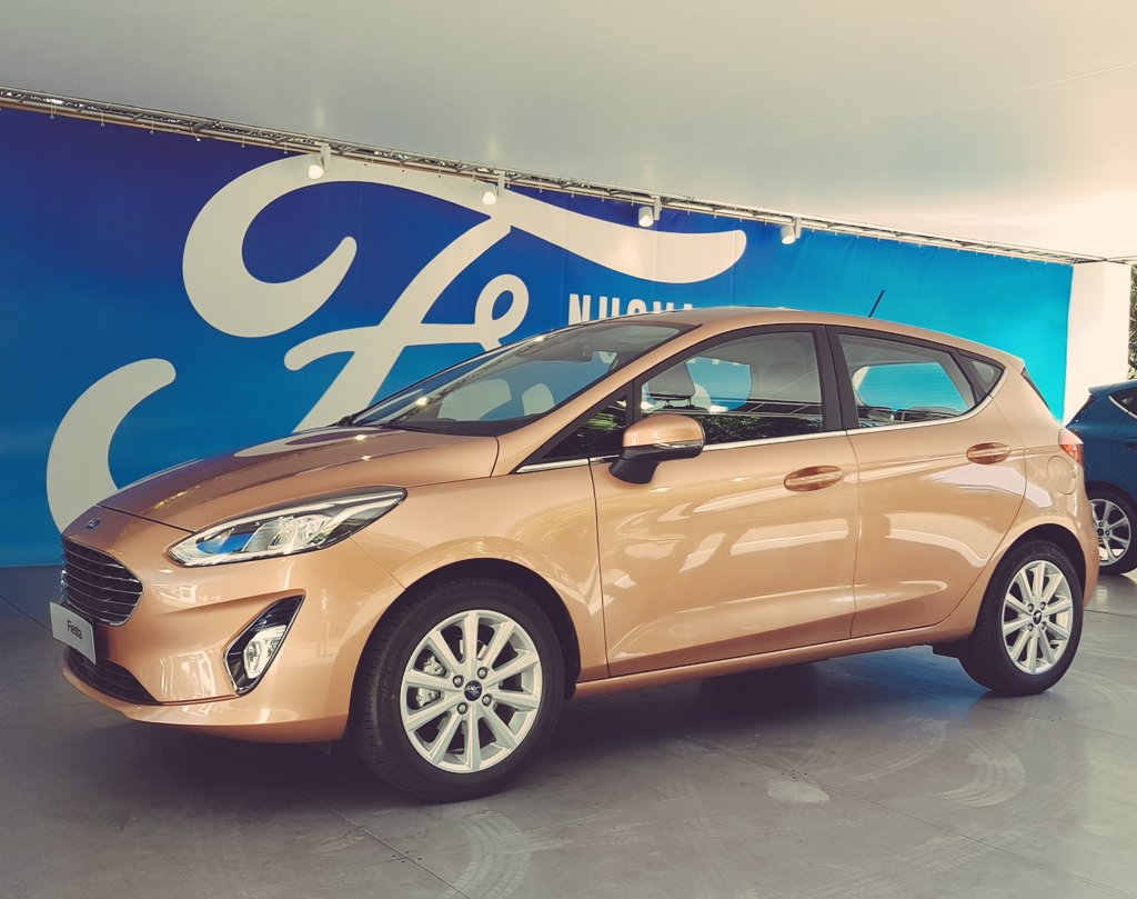 silvioderossi's tweet photo. Tocchiamo con mano la nuova Ford Fiesta al #SaloneAutoTorino. @forditalia @parco_valentino https://t.co/31RXdbqhUU