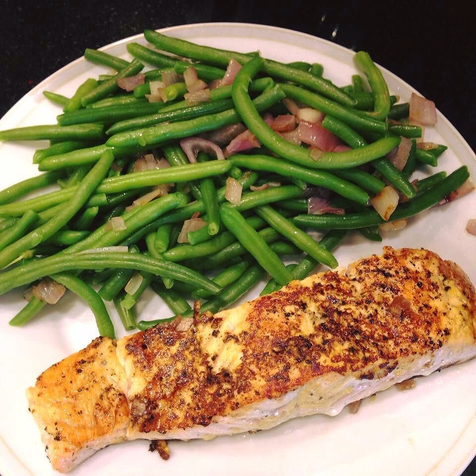 AnnDeMeulenaere's tweet photo. No words needed🙏😋🙌😘 #salmon #greenbeans #meltslikebutter #lowcarb #lowcarbday #competitionprep #competitiondiet #l… https://t.co/DvU9y5gYTa https://t.co/HFHY9OdOq8