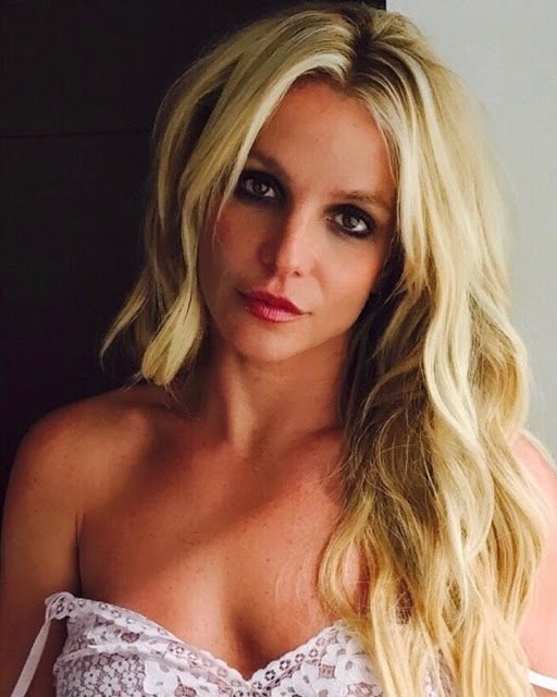 2Whiteangel1997's tweet photo. My #TeenChoice for #ChoiceFemaleArtist is @britneyspears  @TeenChoiceFOX https://t.co/zRIvHphn9r