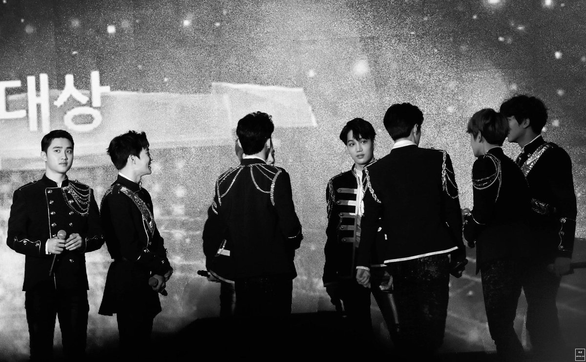 YangJiWon6's tweet photo. #DafBama2017_EXO 
восемь https://t.co/JBF7C3XaNG