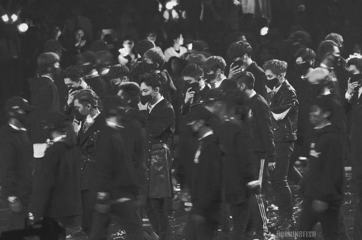 YangJiWon6's tweet photo. #DafBama2017_EXO 
девять https://t.co/ZpLyBTe8KR