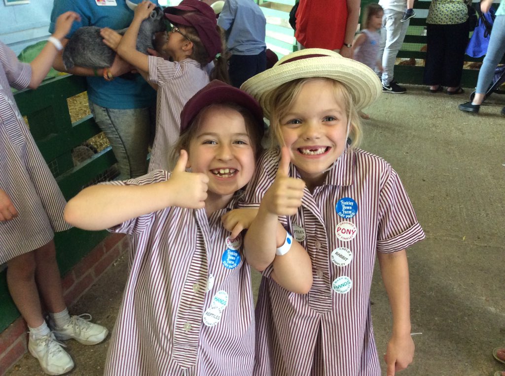 LeehurstSwanSch's tweet photo. Thumbs up for @FinkleyDownFarm from our Year 2s! Thank you for a fun and interesting trip! #AnimalHabitat #AnimalLifeCycle https://t.co/qbQ9S5ZA9C