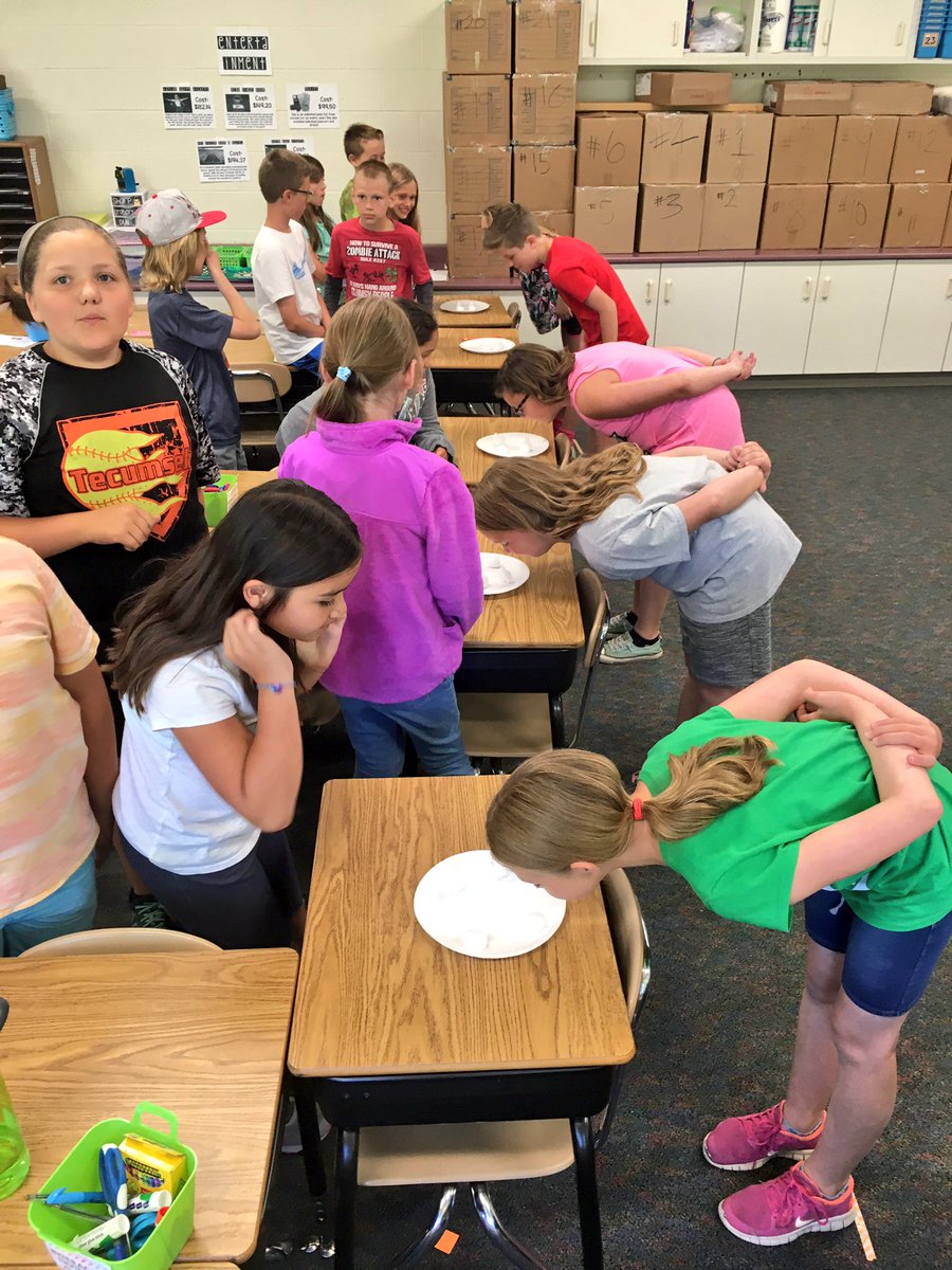 MsLaurenWhite1's tweet photo. Learners loved "Minute To Win It" team building activities today! #nosedive #vaselineandcottonballs #YesIJoinedTheFun #WeAreCompass https://t.co/46ajmp4inA