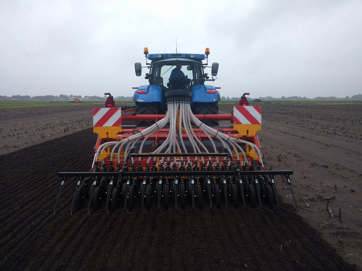 smeilof's tweet photo. Vandaag precisie zaaimachine voor taghetes (Afrikaantjes) opgebouwd. Biologische grondontsmetting. #duurzaam Meer info; 0592-459254 https://t.co/tG0tqSQYVy