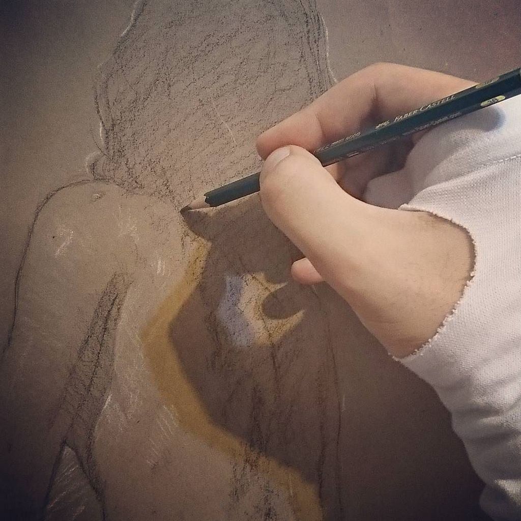 AkramFadl's tweet photo. #behindthescenes #previous #backstudy #sketch #drawing #figurestudy #figuredrawing #figurativedrawing #figurativeart #art #modeldrawing #pe… https://t.co/1svi3KOf7r